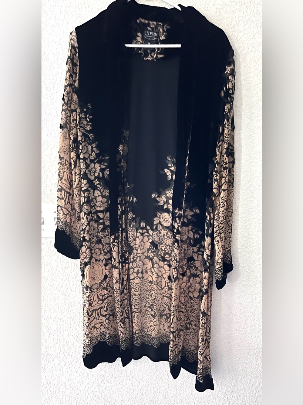 Vintage Citron Santa Monica Burnout  Velvet Velvet & Beige Floral Lace Robe